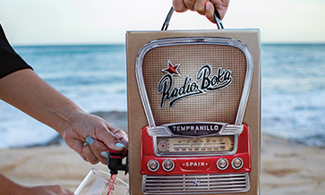 Bag-in-box Radio Boka signs in